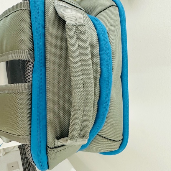 NWOT Advanced Bionics CI Unisex light oliveLogo Shoulder Backpack Naida M90 - Picture 6 of 9